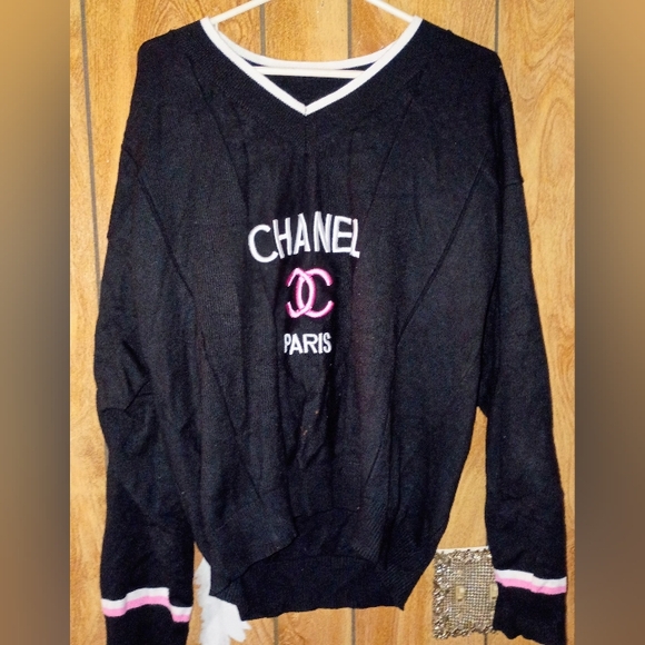 CHANEL V-Neck Sweater in Black with Pink Details - Picture 1 of 2